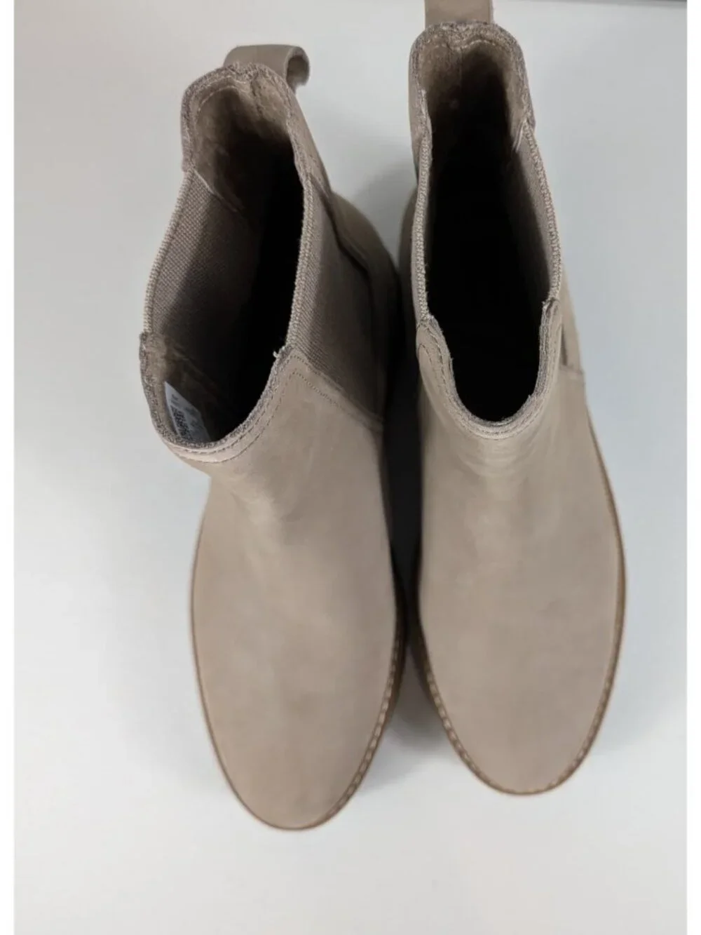 Tom's Dakota lug Chelsea boots women's size 9.5